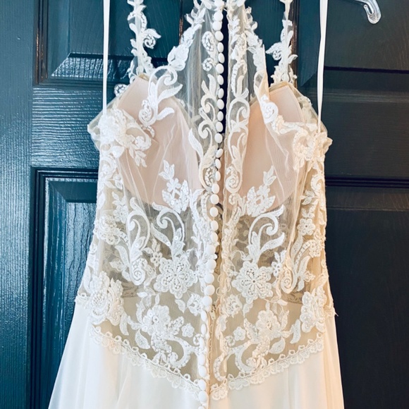 Wedding Gown - Picture 4 of 7